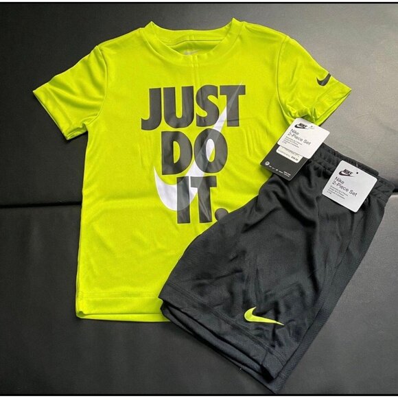 NWT Nike Athletic Set Boys Size 5 - Picture 1 of 3